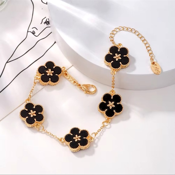 Beautiful flower black enamel 5 petals bracelet in gold-tone fashion - Picture 3 of 13